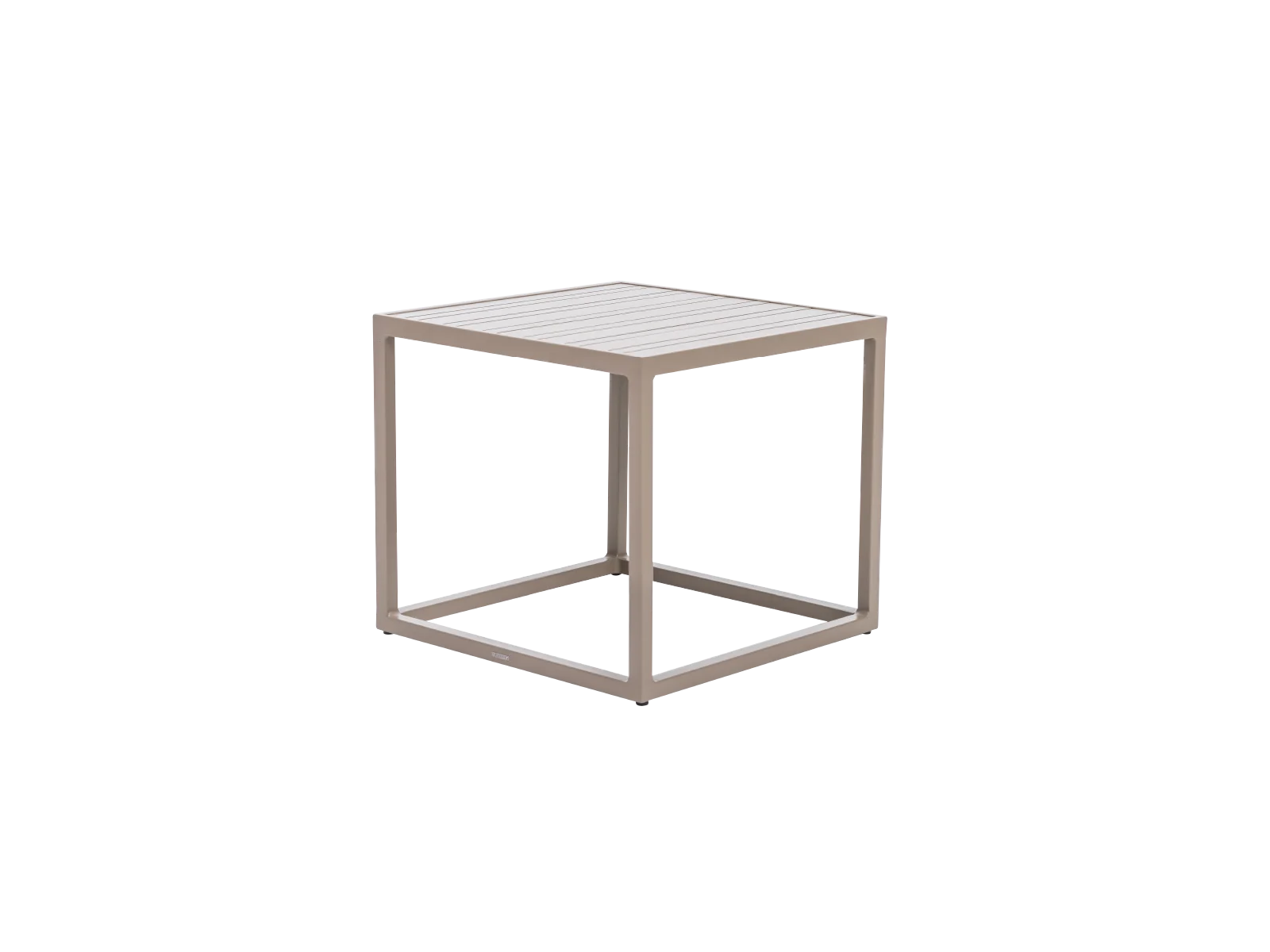 Mesa Lateral Linea Os perfis elegantes da coleção Linea combinam-se com sua seleção de cores sofisticadas e resultam em elegância e leveza para áreas externas, definindo o ponto de encontro entre minimalismo e estilo. Com materiais e formas diretas ao ponto, é uma coleção essencial para ambientes externos de destaque.