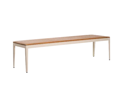 Banco Verona Verona é uma coleção minimalista cujos bancos, aparadores, poltronas e mesas, elaborados em alumínio e madeira cumaru, complementam espaços com elegância e solidez.