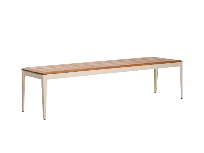 Banco Verona Verona é uma coleção minimalista cujos bancos, aparadores, poltronas e mesas, elaborados em alumínio e madeira cumaru, complementam espaços com elegância e solidez.