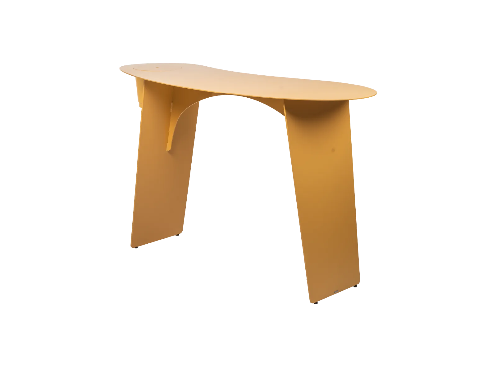 Bistrô Bridge Bistrô Bridge As formas orgânicas da coleção Bridge se emergem da contemporaneidade do design e oferecem uma proposta que mescla o neutro ao ousado e o minimalismo à versatilidade de uso. Com seus pés diagonais, a mesa de centro oferece estabilidade e resistência que remetem a uma ponte, que conecta o ambiente e oferece pluralidade de usos. O conceito é complementado pela champanheira removível com tampa.