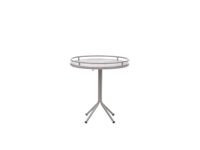 Mesa Lateral Marrkech é uma coleção composta de poltrona, puff e mesa lateral. Sua leveza e objetividade a tornam perfeita para o uso em embarcações, piscinas e outros ambientes que pedem versatilidade.