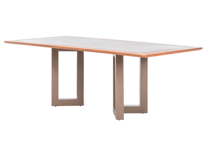 Mesa Arezzo A mesa Arezzo está disponível em três modelos de tampo (Mix TS, Mix Alumínio e Madeira) e pode ser elaborada em uma variedade prática de tamanhos. Sugerímos combiná-la com o Extensor Mônaco para maximizar sua quantidade de assentos e criar um espaço ainda mais surpreendente para receber.