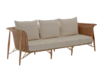 O sofá, a chaise, a poltrona e as mesas Ilhabela despertam o sentimento de casa em qualquer ambiente externo, garantindo personalidade e discrição. Elaboradas em tricô ou em bananeira, são peças sofisticadas e amplamente confortáveis.