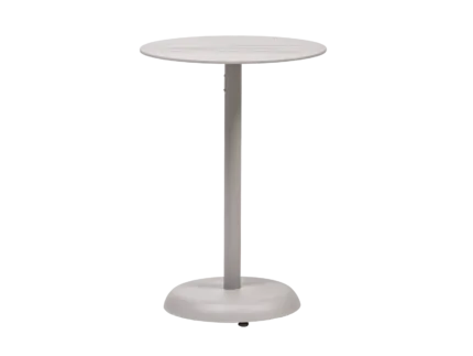 Mesa Lateral Våg empresta sua inspiração dos fiordes e mares nórdicos para trazer uma composição simples, minimalista e encantadora em forma de mesa lateral