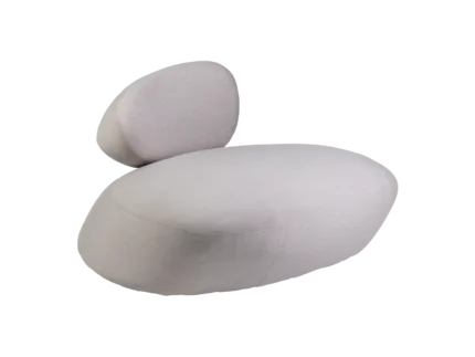 Poltrona Pietra Desenvolvida com exclusividade para a Lovato, a linha Pietra traz o conforto da área interna para a vida outdoor através do seu design orgânico com um toque icônico. O design dos produtos é resultado de um olhar apurado para os elementos da natureza. É na habilidade de ver beleza no trivial e de simplificar que se manifesta a sofisticação de cada criação.