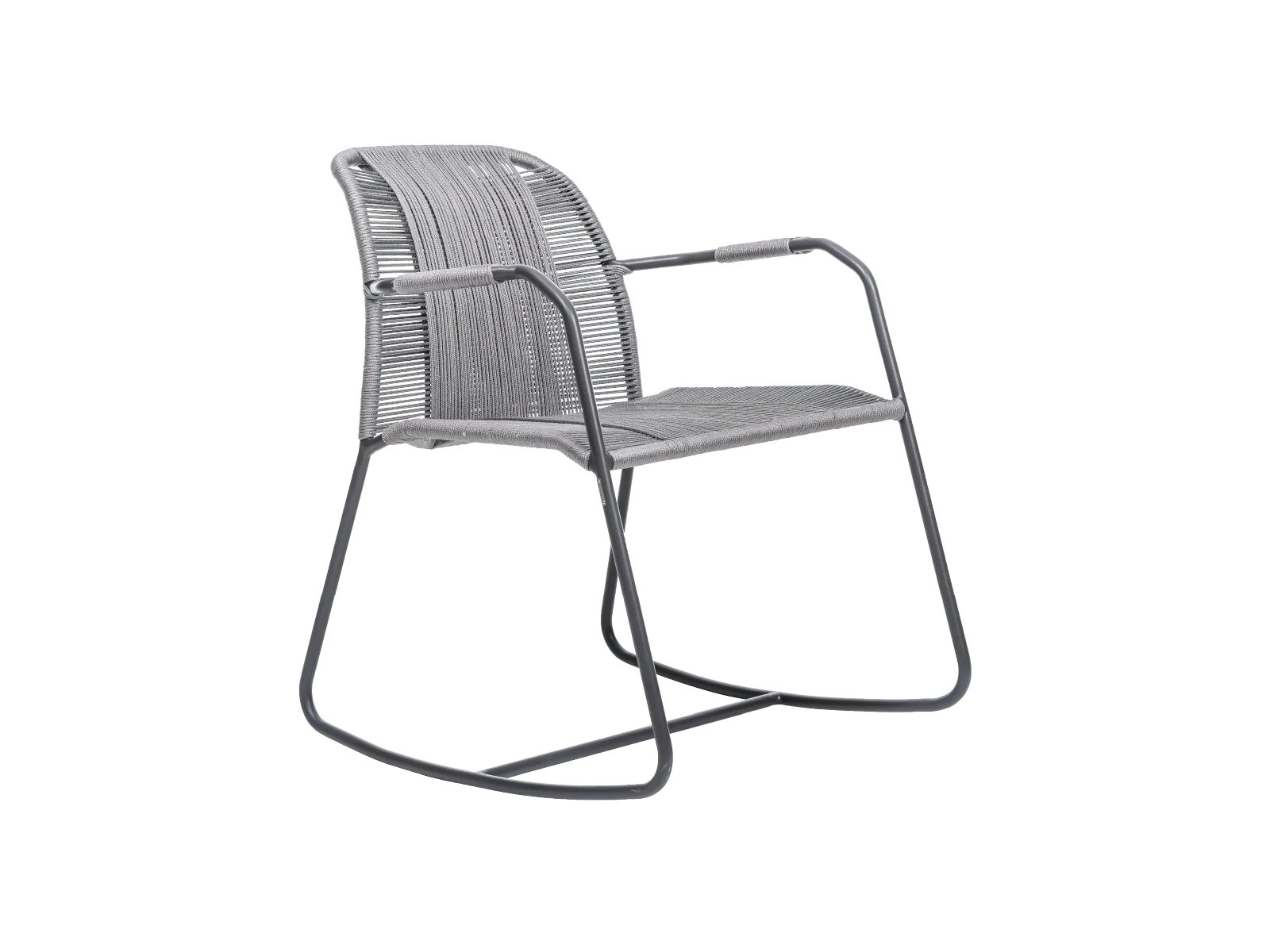 Poltrona de Balanço Praera Praêra traz o conceito do descansar em seu DNA. Uma mistura das populares cadeiras de balanço de “macarrão” ou “espaguete” utilizadas em cidades interioranas com as cadeiras de praia, utilizadas na orla nordestina. Suas angulações frontal e posterior possibilitam o movimento pra trás e para frente, uma característica oriunda das cadeiras de balanço, unindo à parte estática de uma cadeira de praia.