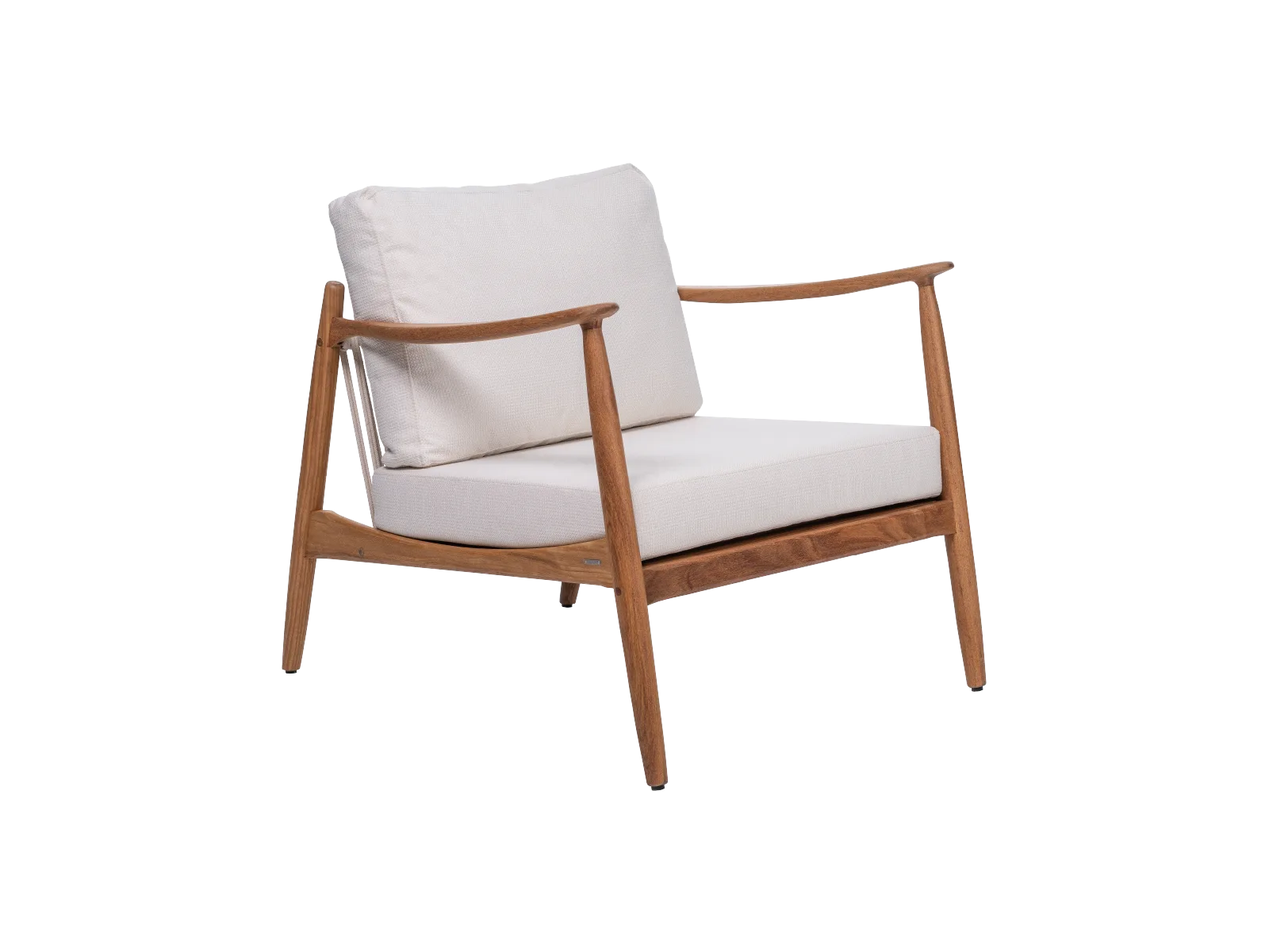 Poltrona Alfredo Inspirada no pai de Henrique Steyer, seu designer, esta coleção em madeira e corda foi construída em cima da união entre o design europeu e a bossa brasileira. É composta de cadeira, poltrona e sofá e é ideal para a composição de projetos de inspirações diversas.